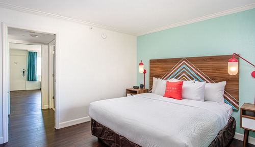 One Bedroom King Suite - Poolside