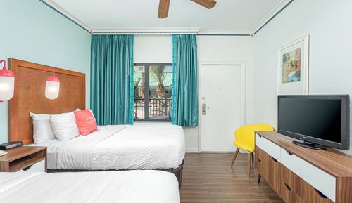 Deluxe Room, Poolside