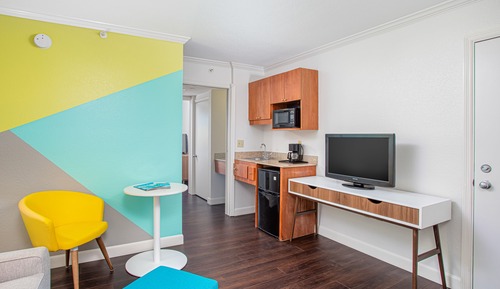 One Bedroom Queen Suite - Ocean view