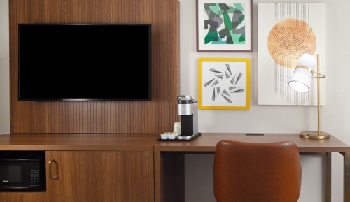 Standard Room, 1 King Bed, Accessible Bathtub (Communications)