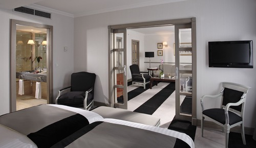 Grand Suite (The Level Lounge Access)