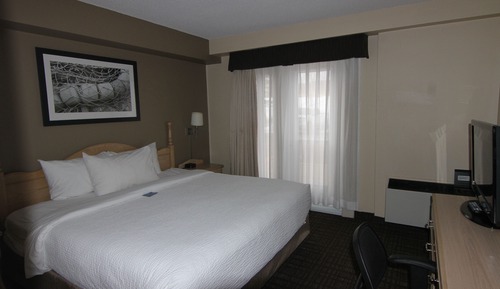 Suite, 1 King Bed, 2 Bedroom, 1 Pull Out, Non Smoking (First Floor Drive Up)