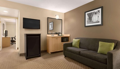 Suite, 1 King Bed, 2 Bedroom, 1 Pull Out, Non Smoking (2nd or 3rd Floor)