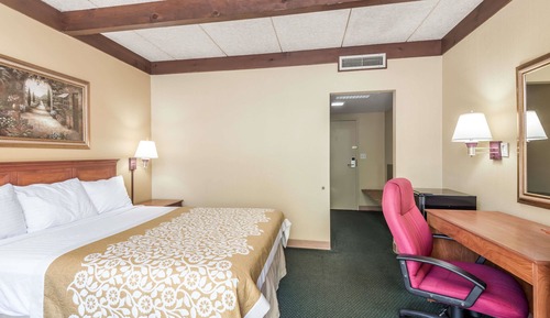 Standard Room, 1 Queen Bed