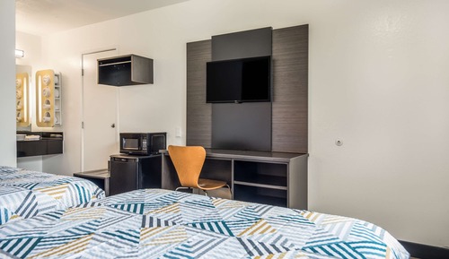 Deluxe Room, 2 Double Beds, Smoking, Refrigerator & Microwave