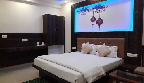 Luxury Double Room, 1 King Bed, Non Smoking, Garden View