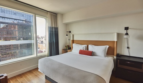 Standard Room, 1 King Bed, Roll-in Shower (Mobility)