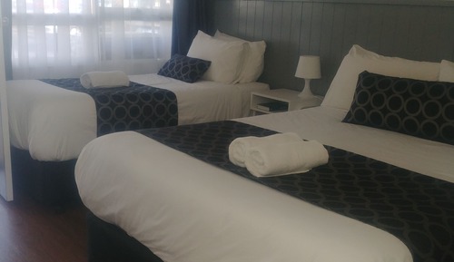 Deluxe Quadruple Room, Multiple Beds, Non Smoking (Deluxe Queen/Twin)