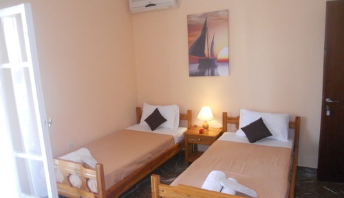 Economy Studio (for 2)