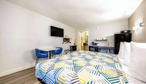 Standard Room, 1 King Bed, Accessible, Non Smoking