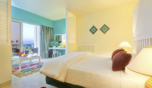 Family Room, 2 Bedrooms