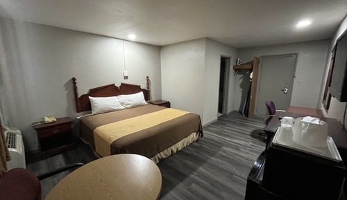Room, 1 King Bed, Smoking