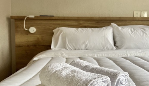 Room (103)