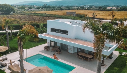3 Bedroom villa with Tesla