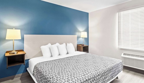 Suite, 1 King Bed, Accessible, Non Smoking
