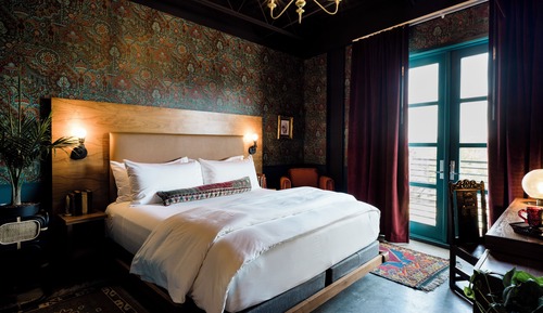 Signature Room, 1 King Bed, Non Smoking (Medium)