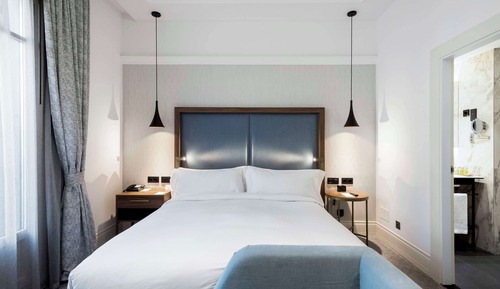 Deluxe Room, 1 King Bed