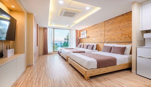Royal Triple Room, Multiple Beds, Balcony, Partial Ocean View