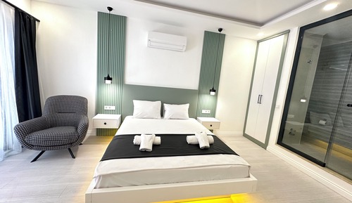 Junior Room, 1 Queen Bed, Garden View, Ground Floor