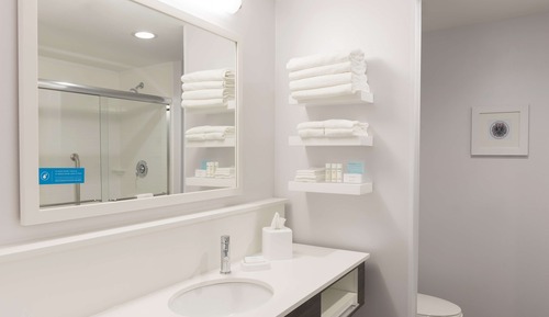 Standard Room, 1 King Bed, Accessible (Hearing)