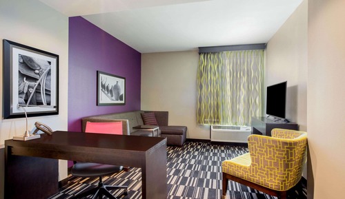 Suite, 1 King Bed, Non Smoking