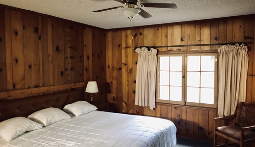 One Bedroom Lakeview Cottage