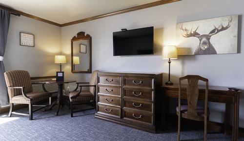 Main Lodge Lakeside King Suite (No Pet)