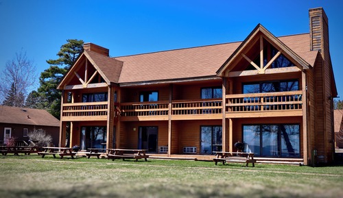 Cedar Lodge Whirlpool Suite
