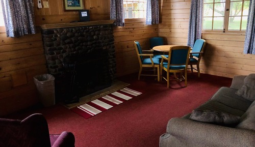 Two Bedroom Cottage #10, 1 queen and 2 twin beds
