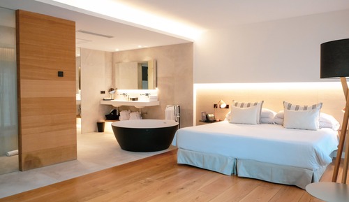 Suite, Balcony