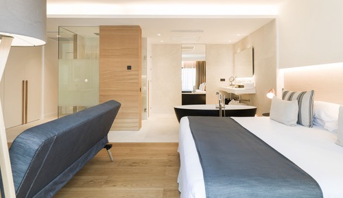 Suite, Bathtub