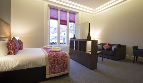 Executive Suite (2 single beds by arrangement)