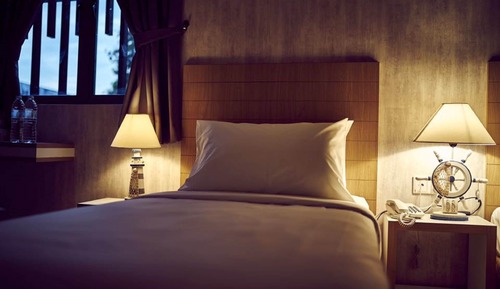Single Room, City View