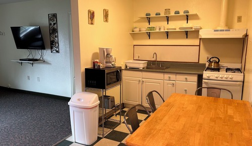 Basic Apartment, 1 Bedroom, Bathtub, Mountain View