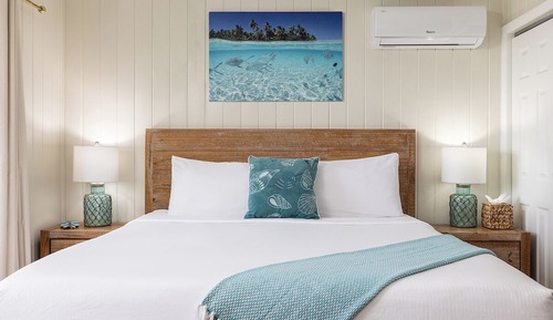 Standard Room, 1 King Bed, Bay View (Upstairs)