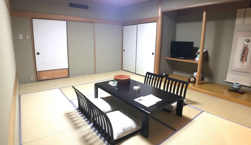 Japanese-style Room, Smoking