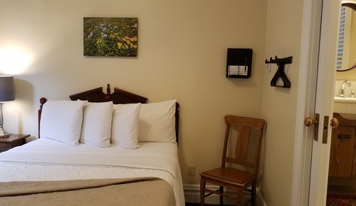 Petite Room 2, No View