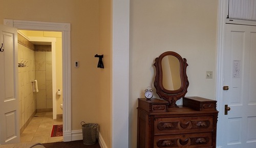 Room 12 - 1 King Bed