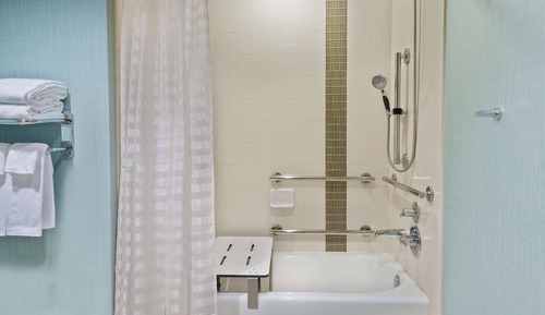 Room, Multiple Beds, Accessible, Bathtub (2 Queen and 1 Sofa Bed, With Tub)