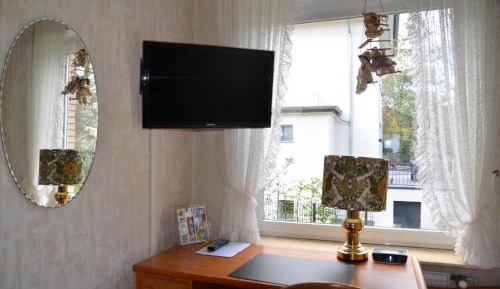 Single Room with toilet and shared bathroom
