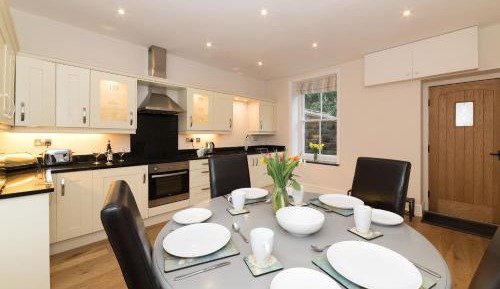 Two-Bedroom Cottage (Sleeps 4)