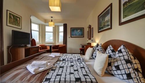Deluxe Suite with Balcony