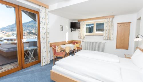 Double Room with Balcony 10