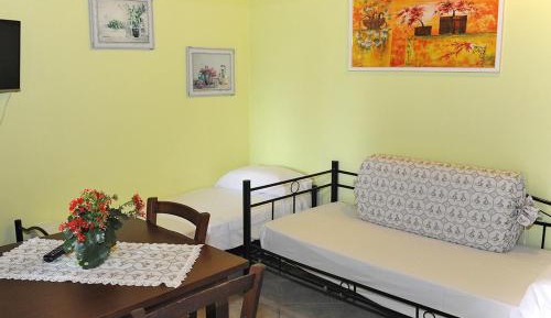 One-Bedroom Apartment (2 Adults + 2 Children)