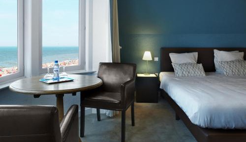 Double or Twin Room with Partial Sea View
