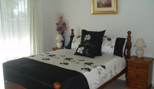 Deluxe Queen Room 1