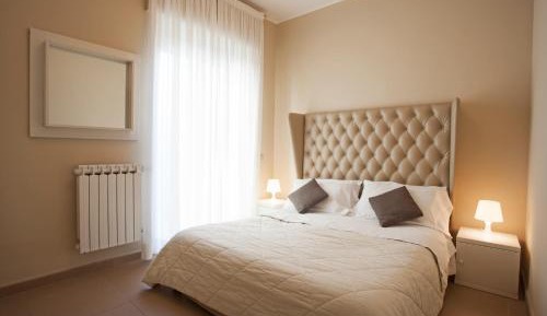 One-Bedroom Apartment with Side Sea View