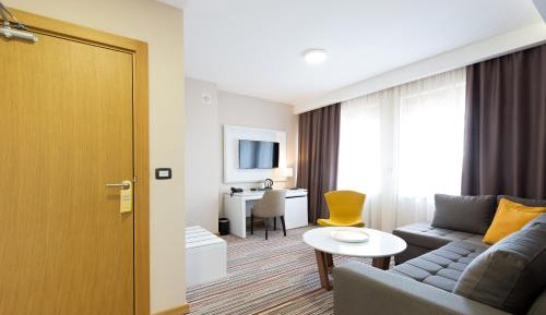 Deluxe Suite with Balcony