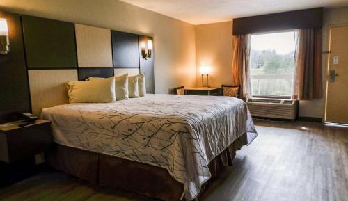 King Room with Tub - Disability Access/Non-Smoking