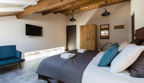Deluxe Double Room with Private Bathroom